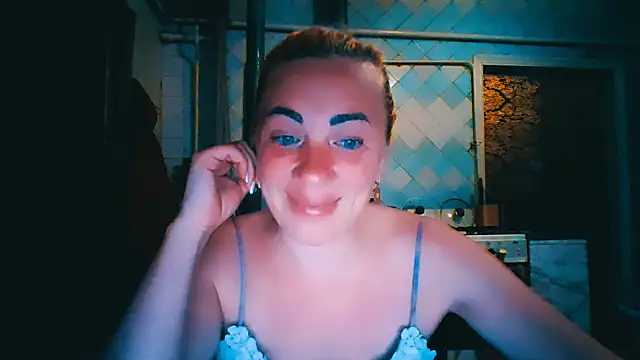 Snapshot of EmmaCat_ chatting on June 7, 2026, 7:28 pm EmmaCat online show from June 7, 2026, 7:28 pm