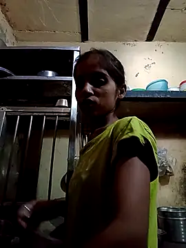 Snapshot of Saloni-Gupta chatting on September 23, 2025, 4:37 am Saloni-Gupta online show from September 23, 2025, 4:37 am