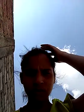 Snapshot of Saloni-Gupta chatting on September 28, 2025, 8:09 am Saloni-Gupta online show from September 28, 2025, 8:09 am