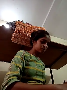 Snapshot of Saloni-Gupta chatting on October 3, 2025, 4:42 am Saloni-Gupta online show from October 3, 2025, 4:42 am