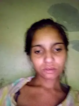 Snapshot of Saloni-Gupta chatting on October 17, 2025, 7:49 pm Saloni-Gupta online show from October 17, 2025, 7:49 pm