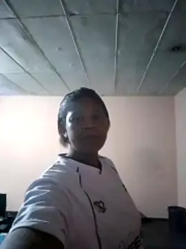 FunLadyX2 online show from December 19, 2025, 9:33 pm