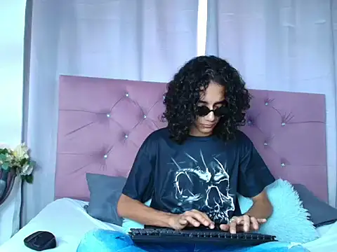 EthanBlackwoodd online show from September 29, 2025, 7:40 pm