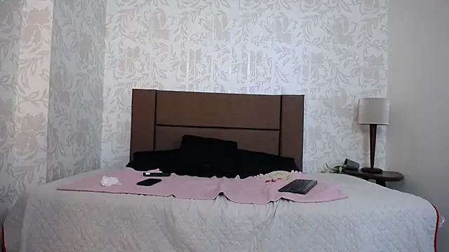 Snapshot of Ava_Raye chatting on May 15, 2026, 6:48 pm Ava Raye online show from May 15, 2026, 6:48 pm