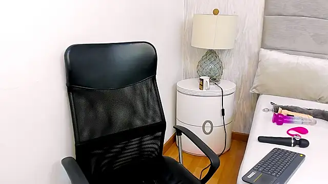 Snapshot of AlissaSpellman chatting on November 4, 2025, 11:04 pm AlissaSpellman online show from November 4, 2025, 11:04 pm