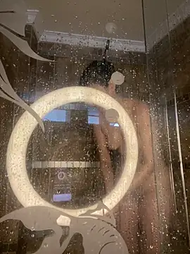 Isabella Montoya online show from October 6, 2025, 1:41 pm