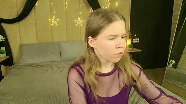 Snapshot of Alida_Brice chatting on April 3, 2026, 5:49 am Alida Brice online show from April 3, 2026, 5:49 am