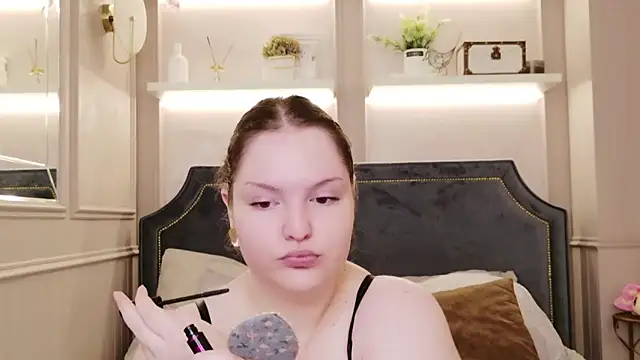 Vanessa Rise online show from November 13, 2025, 6:45 am