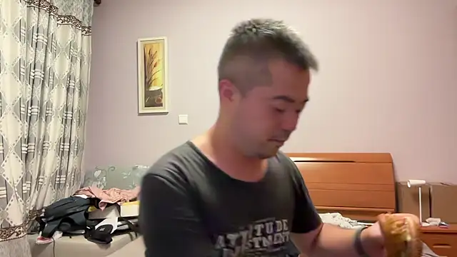 Snapshot of Mr_Dog chatting on September 19, 2025, 11:11 am Mr Dog online show from September 19, 2025, 11:11 am