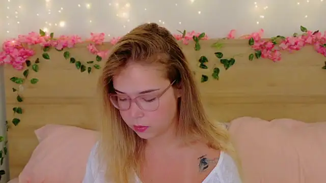 Lilith Bonheur online show from November 20, 2025, 10:09 pm