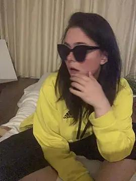 Snapshot of Mia_Winters chatting on June 14, 2026, 9:39 pm Mia Winters online show from June 14, 2026, 9:39 pm