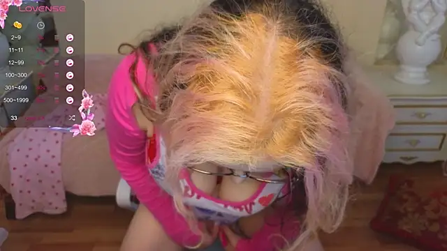 JuicyLullu online show from September 21, 2025, 11:45 am