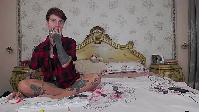 Snapshot of UnholyAngels chatting on October 13, 2025, 10:32 pm UnholyAngels online show from October 13, 2025, 10:32 pm