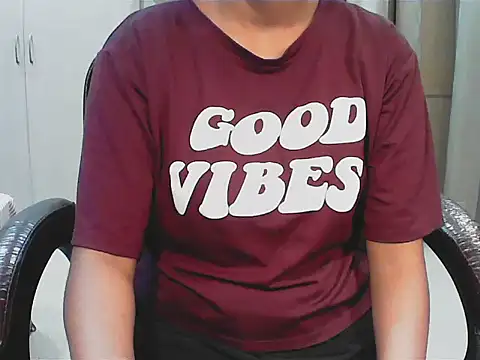 Snapshot of short_girl_ chatting on September 29, 2025, 7:51 pm short girl online show from September 29, 2025, 7:51 pm