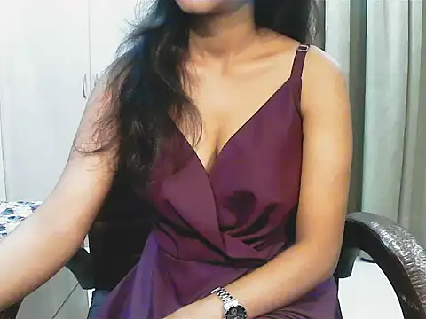 Snapshot of short_girl_ chatting on November 17, 2025, 4:35 pm short girl online show from November 17, 2025, 4:35 pm