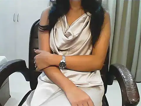 short girl  online show from November 20, 2025, 5:01 pm