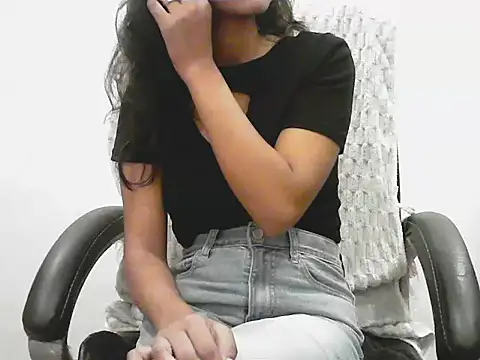 short girl  online show from May 29, 2026, 5:22 pm