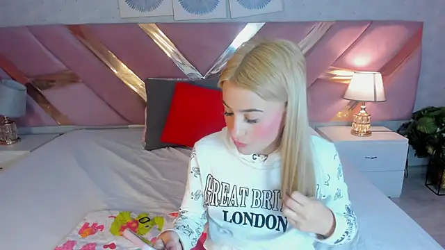 ChloeLaurentt online show from December 21, 2025, 1:29 pm