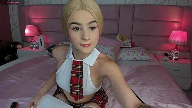Snapshot of ChloeLaurentt chatting on May 1, 2026, 1:59 pm ChloeLaurentt online show from May 1, 2026, 1:59 pm
