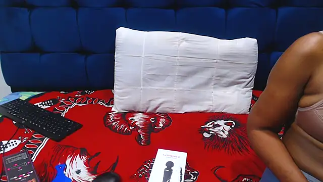 SexyBeverly  online show from October 23, 2025, 8:24 am