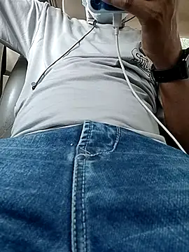 lickingspecilist online show from October 8, 2025, 10:57 am