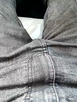 lickingspecilist online show from November 5, 2025, 10:48 am