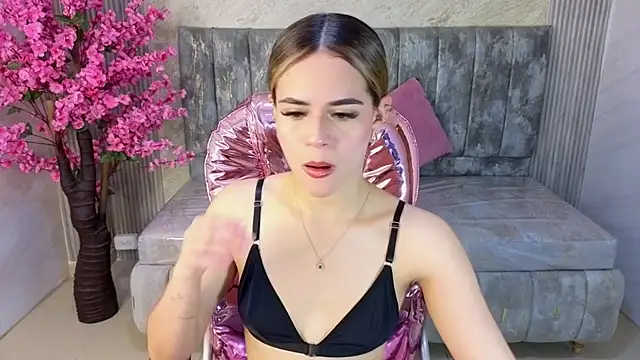 lilith4 s online show from November 23, 2025, 8:08 pm