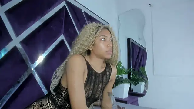 angelkyraasm online show from January 16, 2026, 12:42 pm