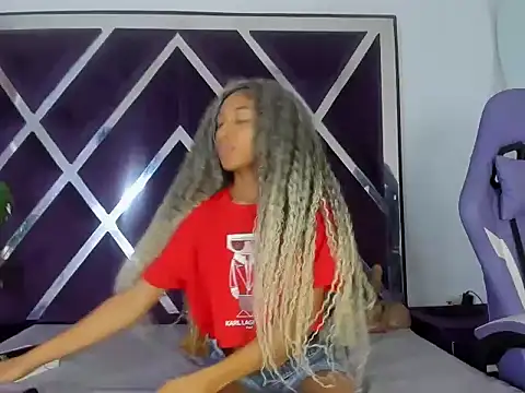 angelkyraasm online show from April 11, 2026, 1:15 pm