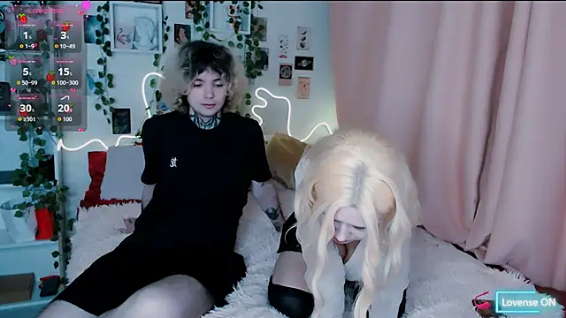 Snapshot of meow_on_da_cam chatting on November 3, 2025, 9:27 pm meow on da cam online show from November 3, 2025, 9:27 pm