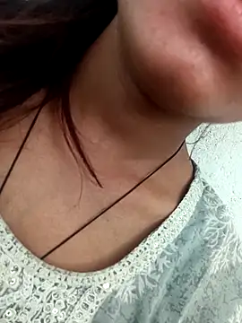 Aaisha-16 online show from April 4, 2026, 4:11 am