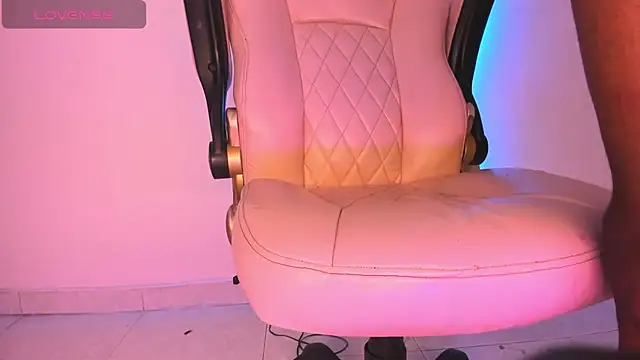 Mia royal online show from December 1, 2025, 10:15 pm