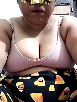 Mmm143 online show from September 15, 2025, 6:19 pm