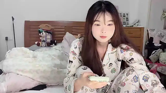 Snapshot of Akong11 chatting on October 4, 2025, 6:39 pm Akong11 online show from October 4, 2025, 6:39 pm