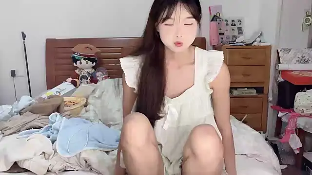 Snapshot of Akong11 chatting on October 12, 2025, 8:35 am Akong11 online show from October 12, 2025, 8:35 am