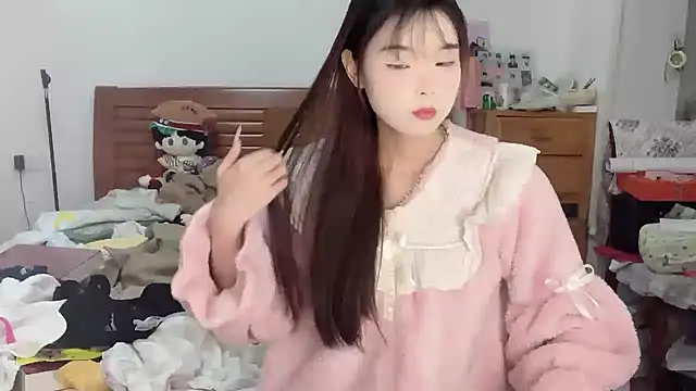 Snapshot of Akong11 chatting on October 25, 2025, 6:02 pm Akong11 online show from October 25, 2025, 6:02 pm