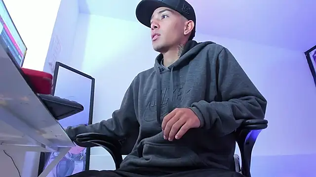 Hunteer Boy online show from October 13, 2025, 7:14 pm