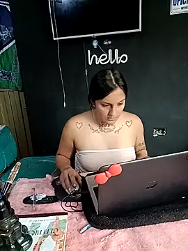 Snapshot of polylove18 chatting on November 27, 2025, 6:10 pm polylove18 online show from November 27, 2025, 6:10 pm