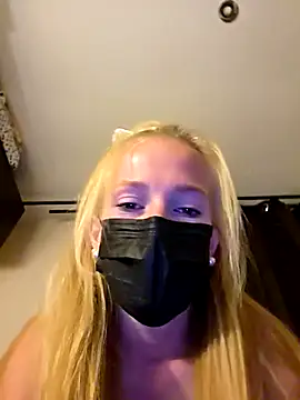 Snapshot of cheey-enne09 chatting on September 18, 2025, 10:23 pm cheey-enne09 online show from September 18, 2025, 10:23 pm