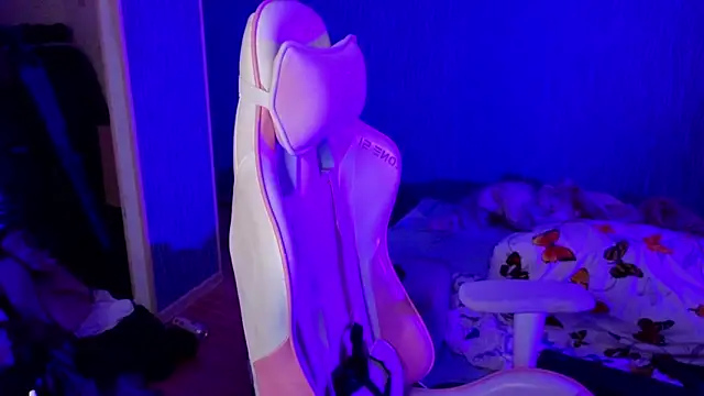 Snapshot of bekvafluttershy chatting on November 26, 2025, 12:55 am bekvafluttershy online show from November 26, 2025, 12:55 am