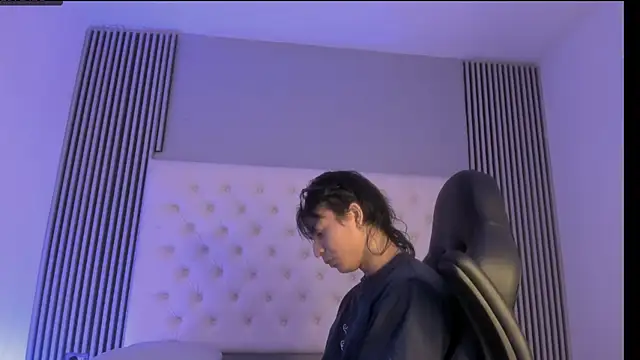 toji luxxer online show from November 24, 2025, 2:44 am