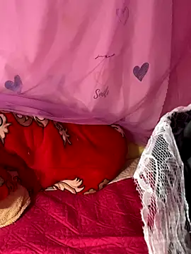 Moon pusy online show from October 3, 2025, 4:37 pm