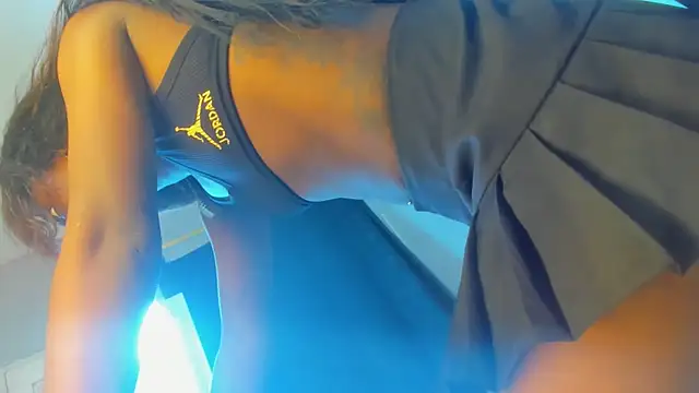 Snapshot of sabrina_xxx11 chatting on February 6, 2026, 9:18 pm sabrina xxx11 online show from February 6, 2026, 9:18 pm