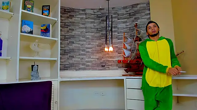 Juicy Creww online show from September 17, 2025, 10:28 am