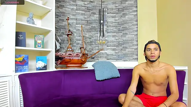 Juicy Creww online show from October 3, 2025, 9:28 am