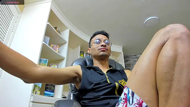 Juicy Creww online show from October 10, 2025, 9:08 am