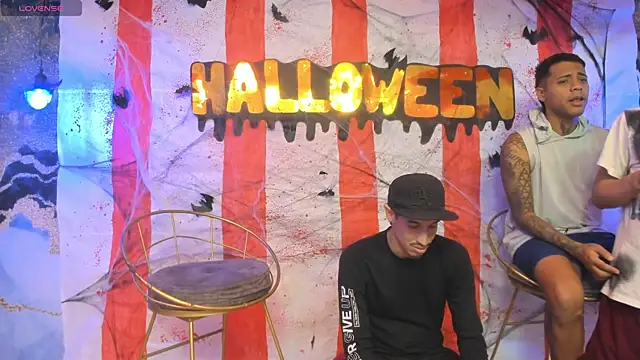 Juicy Creww online show from October 14, 2025, 10:43 pm