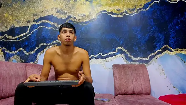 Juicy Creww online show from November 7, 2025, 8:36 am