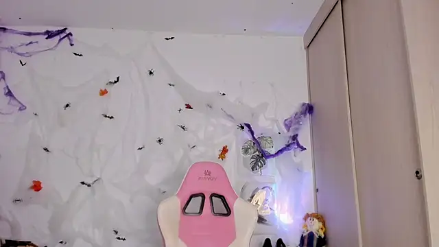 Susy spark online show from November 4, 2025, 11:04 pm