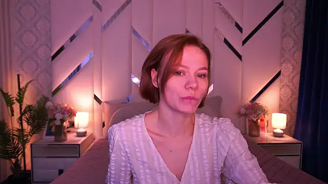 ShyySiren online show from April 18, 2026, 7:01 am